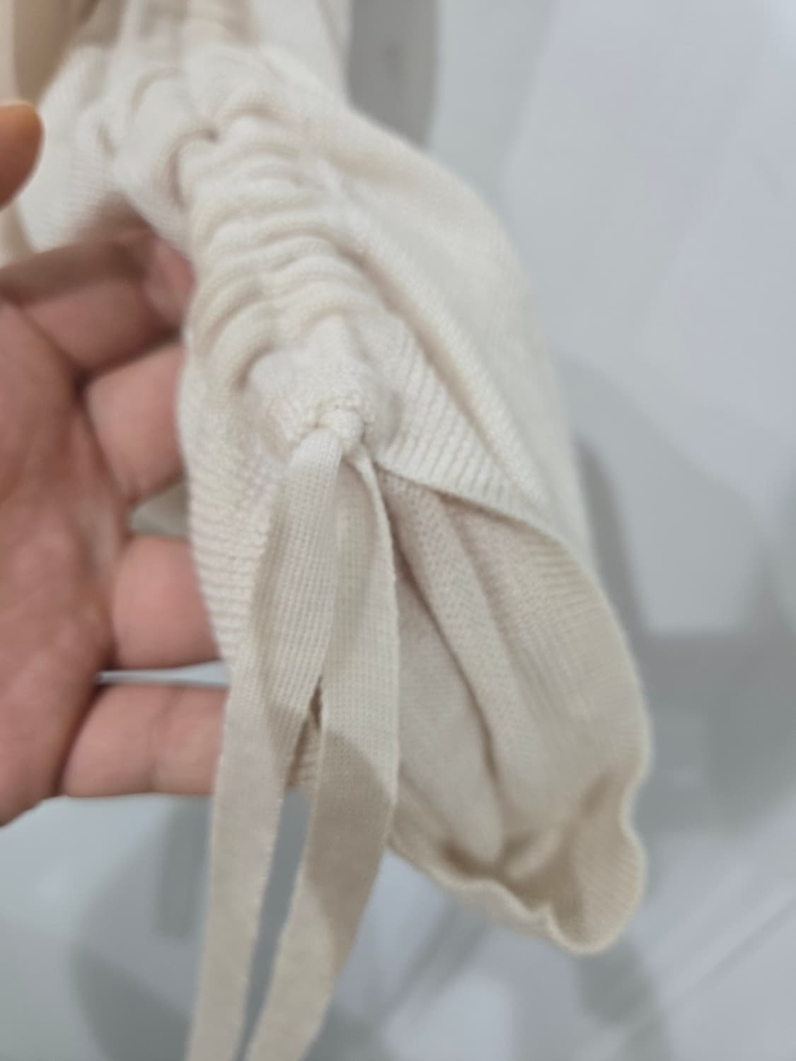 올세인츠 아이보리 셔링 긴팔 니트 상품이미지8