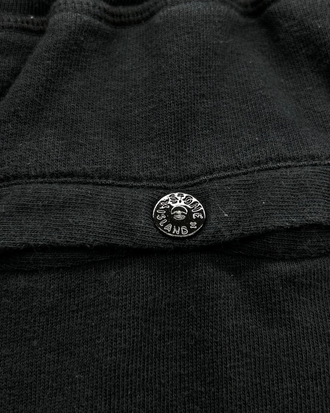Stone Island 베이직 와펜 스웻 하프 팬츠 블랙 상품이미지4