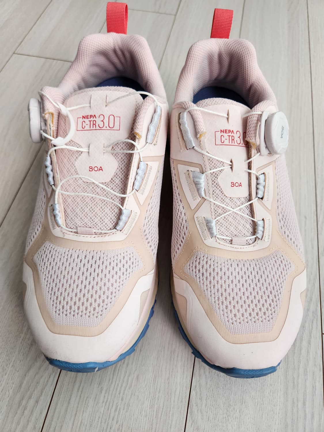 네파 다이얼 트레킹화 등산화 하이플로우 고어텍스 245

등산화/트레킹화 상품이미지4