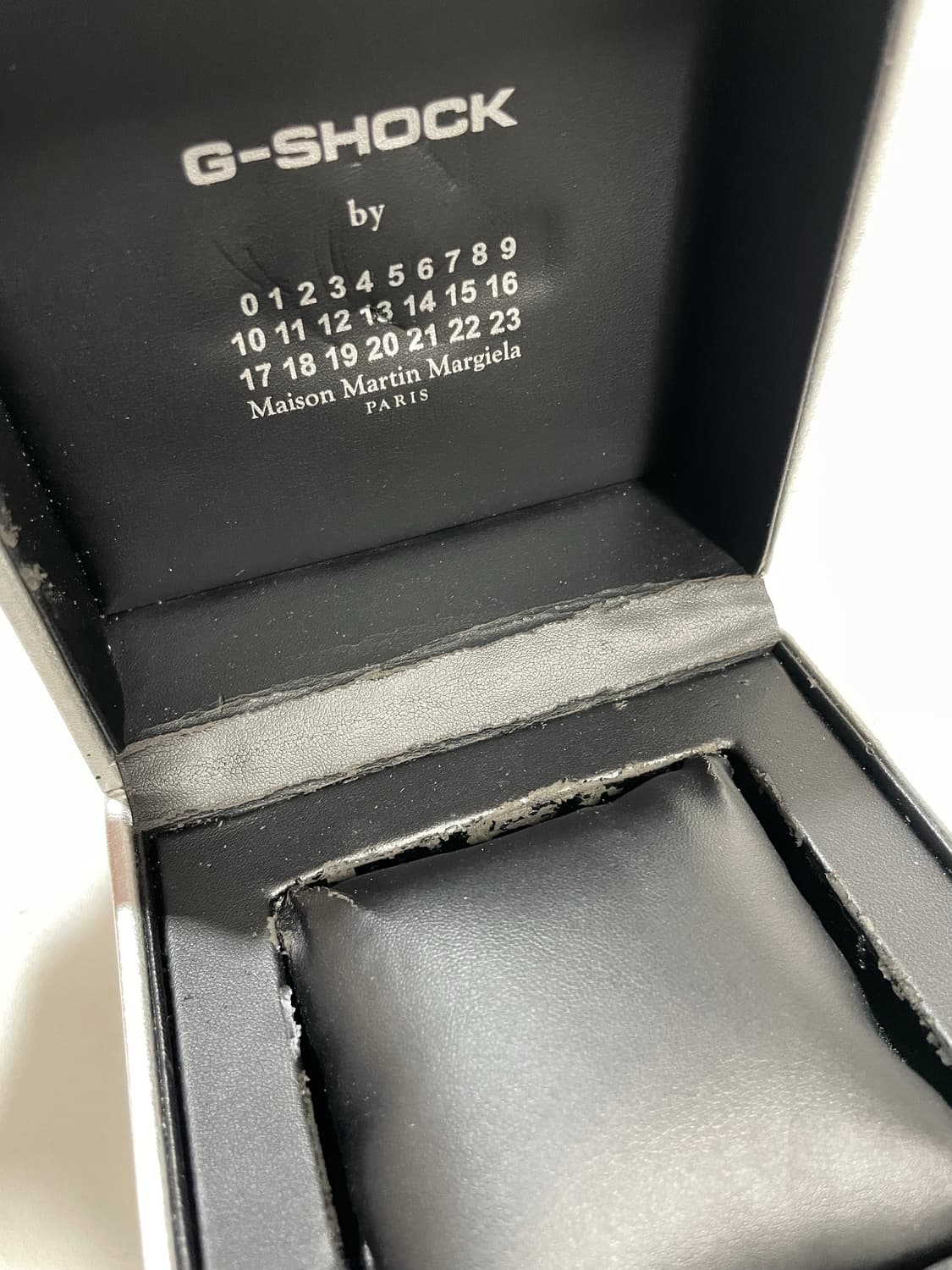 마틴 마르지엘라 x 지샥 30주년 한정판 시계 상품이미지9