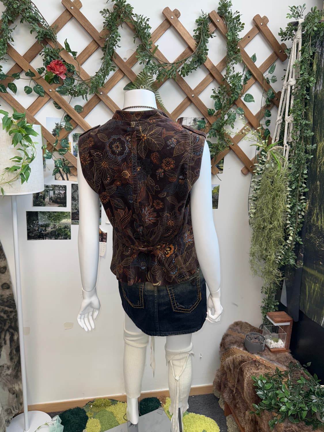 Dark brown oriental floral velvet vest 상품이미지6