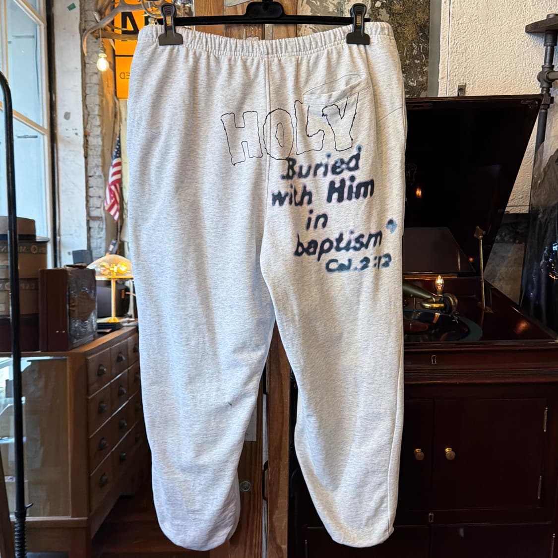 리빙톤 르아 레비스 그래피티 스웻팬츠 상품이미지6