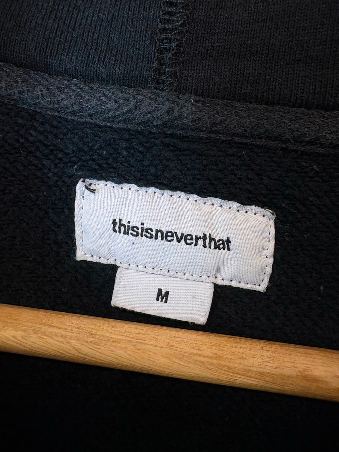 디스이즈네버댓 자수로고 후드티 블랙 상품이미지5