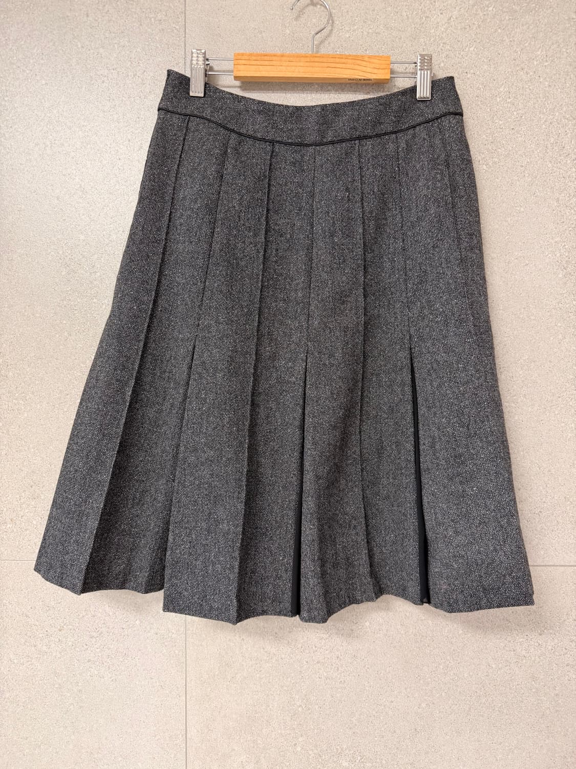 꼼사이즘 플리츠 미디 스커트 그레이 플레어 상품이미지1