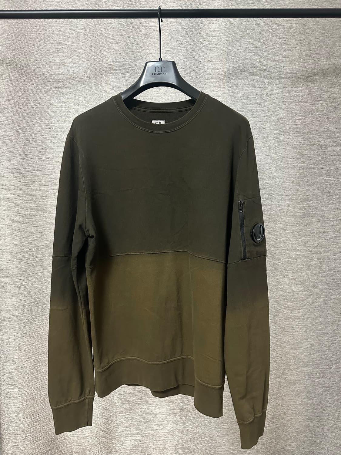 CP컴퍼니 렌즈와펜 그라데이션 맨투맨 (L) 상품이미지1