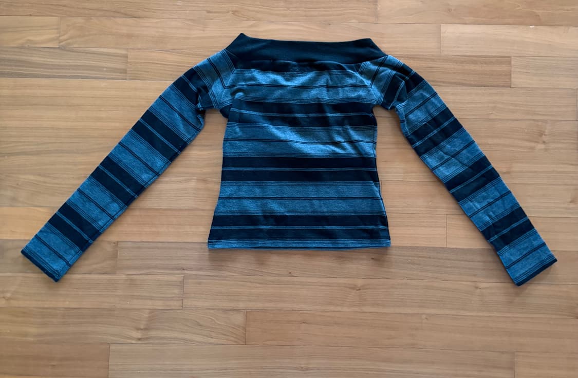 밀로 우먼 원 숄더 스트라이프 티셔츠 차콜그레이 상품이미지3