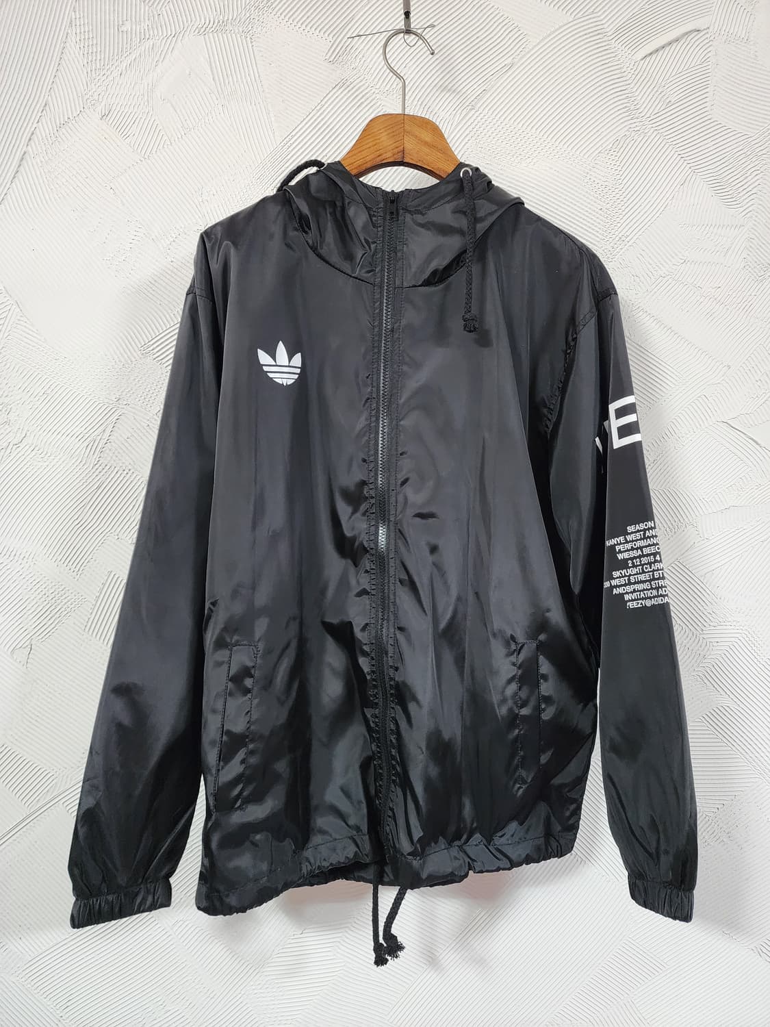 Yeezus Tour  공식 굿즈 바람막이 자켓 상품이미지1