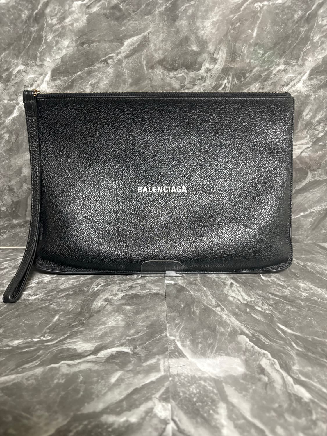 발렌시아가 로고 레더 가죽 클러치 상품이미지1