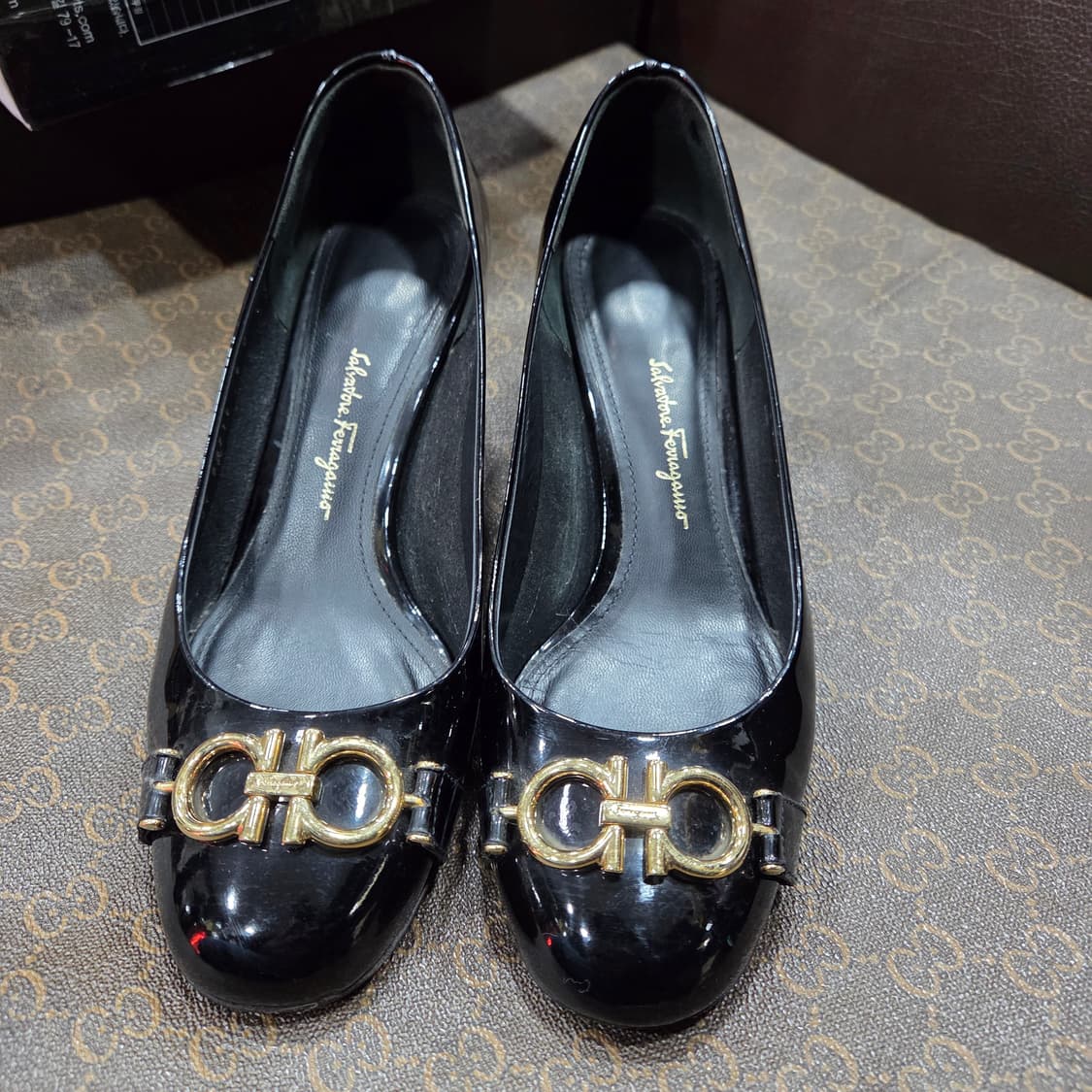 페라가모 간치니 골드 펌프스 상품이미지5