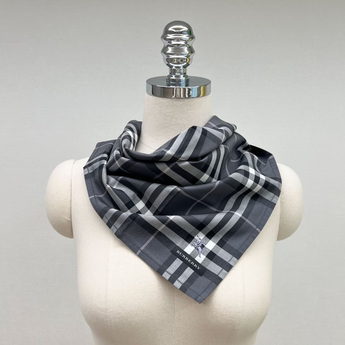 (새상품) burberry/ 버버리 쁘띠스카프 손수건 상품이미지6