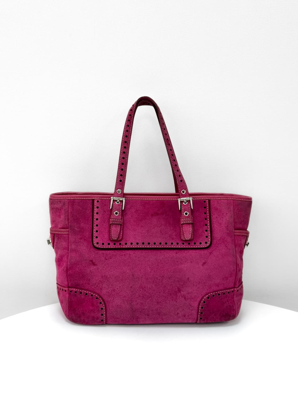 코치 펀칭 디테일 스웨이드 토트백 상품이미지3