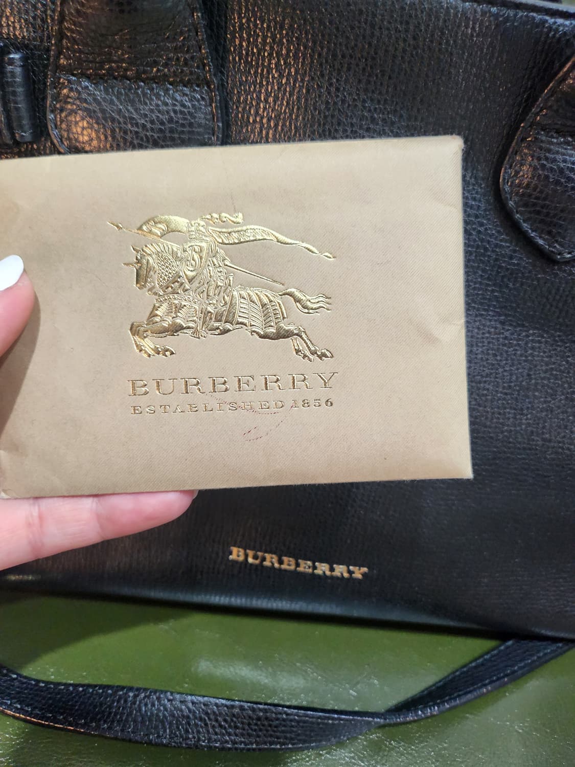 버버리 블랙 레더 토트백 숄더백 정품 상품이미지7