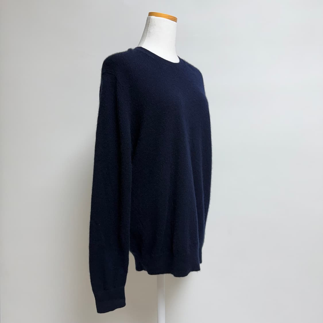 [캐시미어 100%] 유니클로 네이비 라운드 니트  상품이미지2