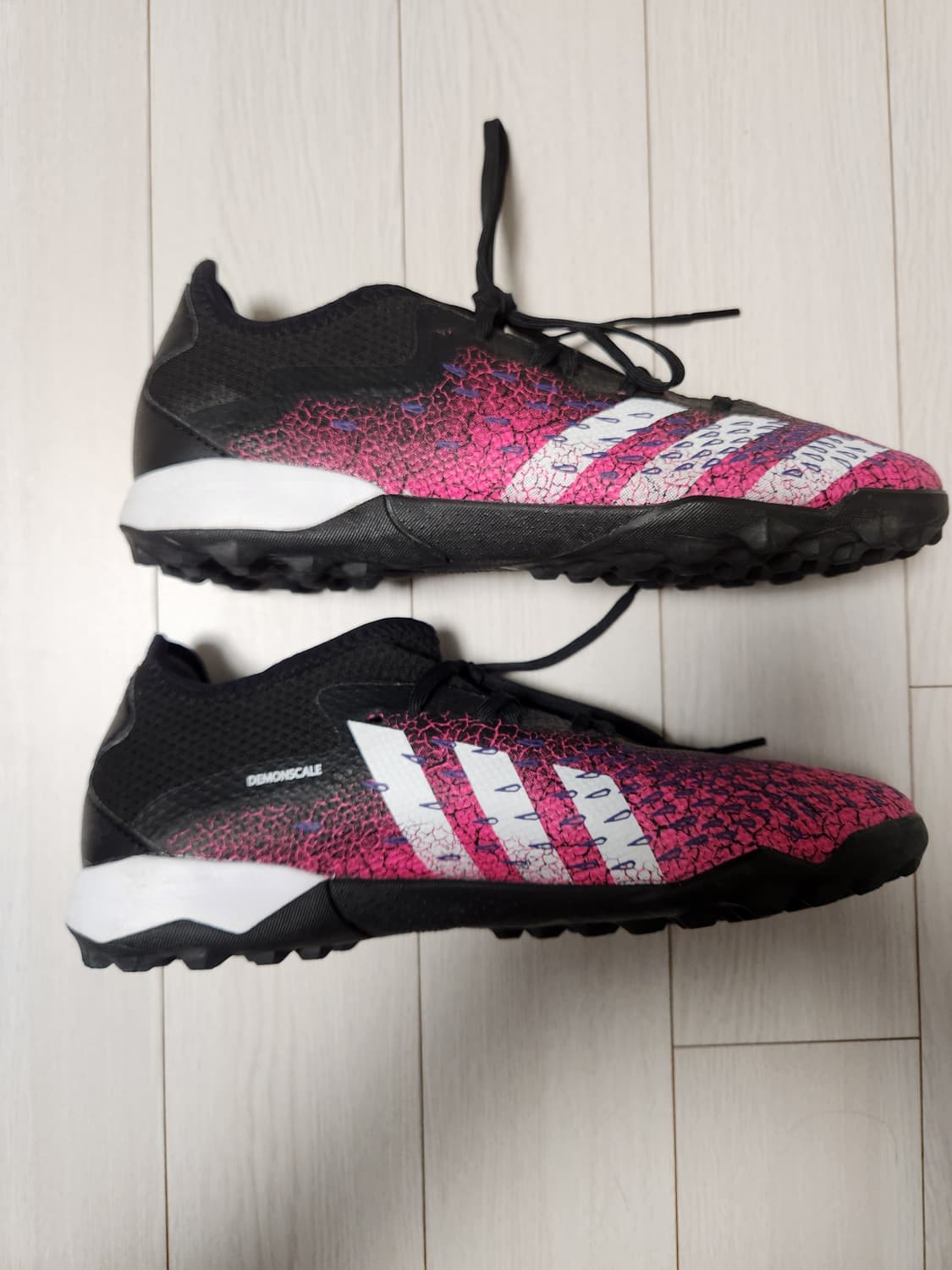 아디다스 프레데터 프릭.3 L TF 풋살화 FW7520 사이즈250

여 상품이미지7