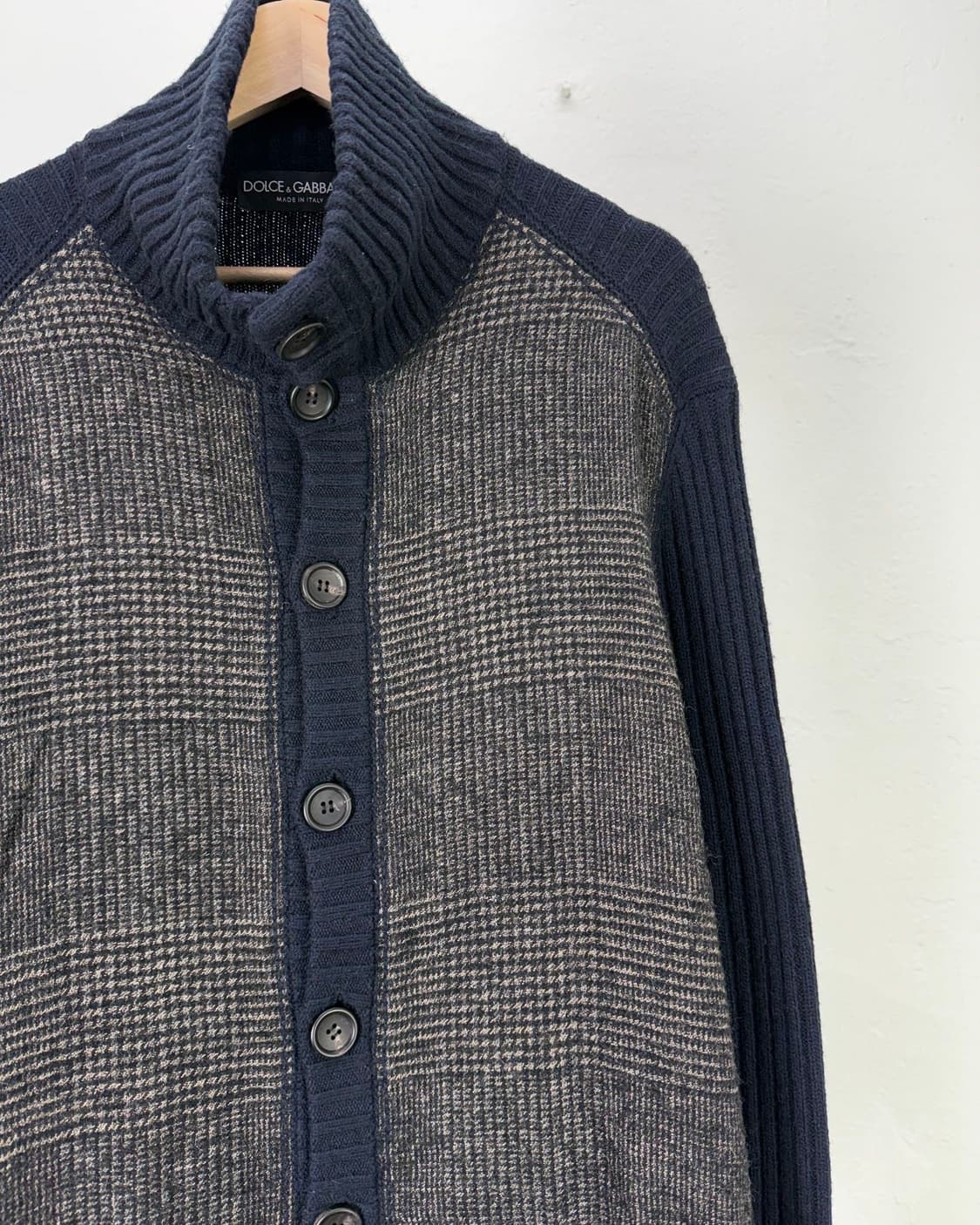 돌체앤가바나 하운드투스 버튼 드라이버 하이넥 니트 자켓 상품이미지4
