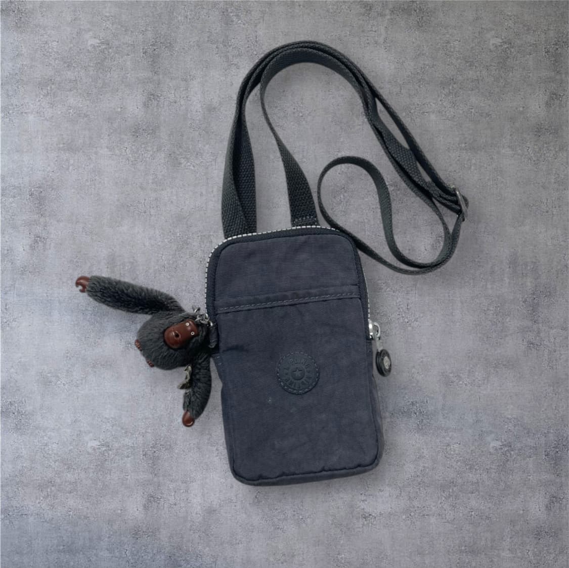 키플링 Kipling 차콜 미니 크로스백 상품이미지1