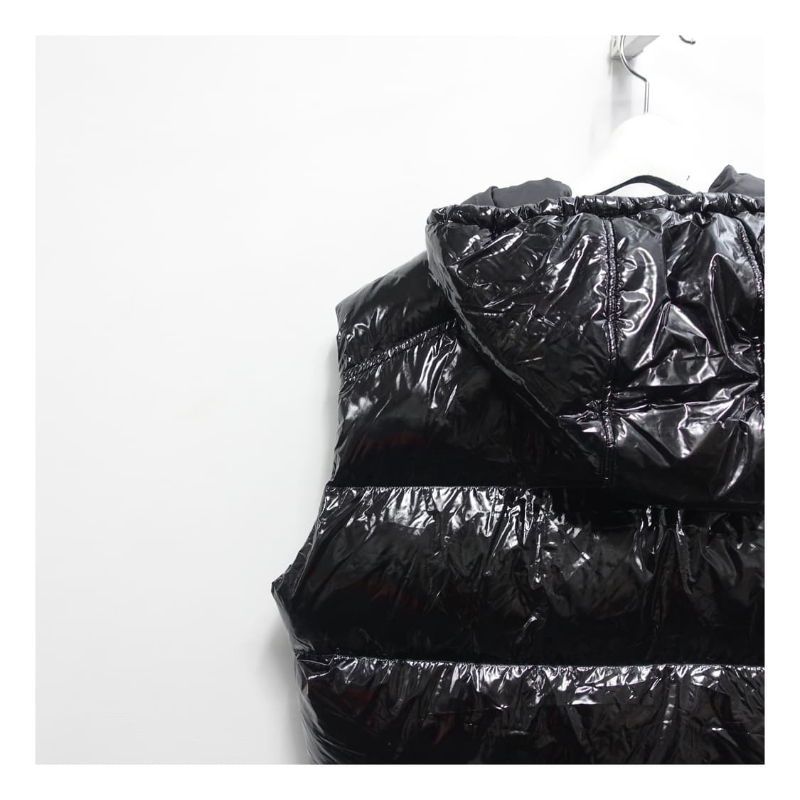 <M> ZARA 자라 글로시 유광 패딩 베스트 상품이미지6