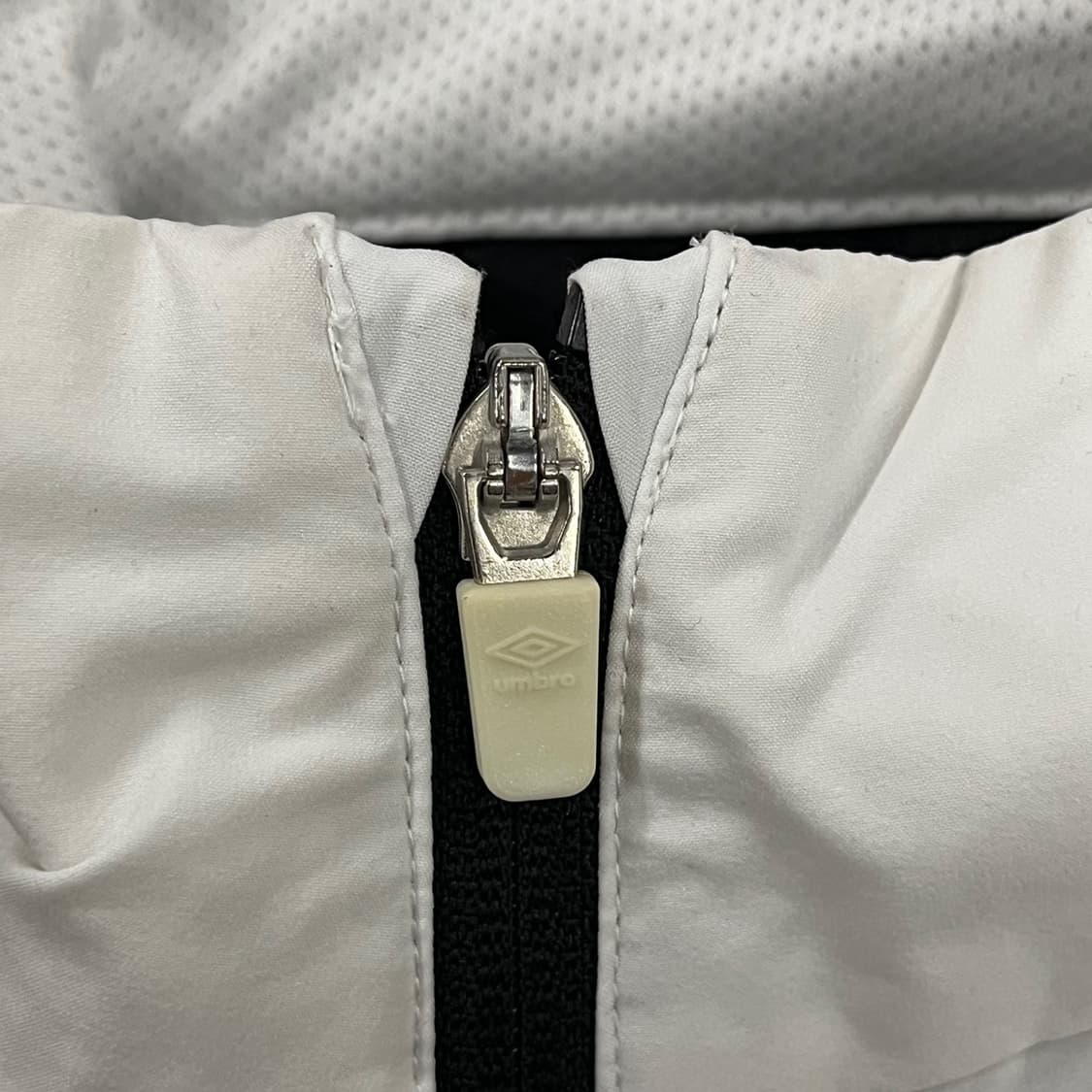 [정품/L] 엄브로 블랙 화이트 반집업 바람막이 자켓 b12 상품이미지9