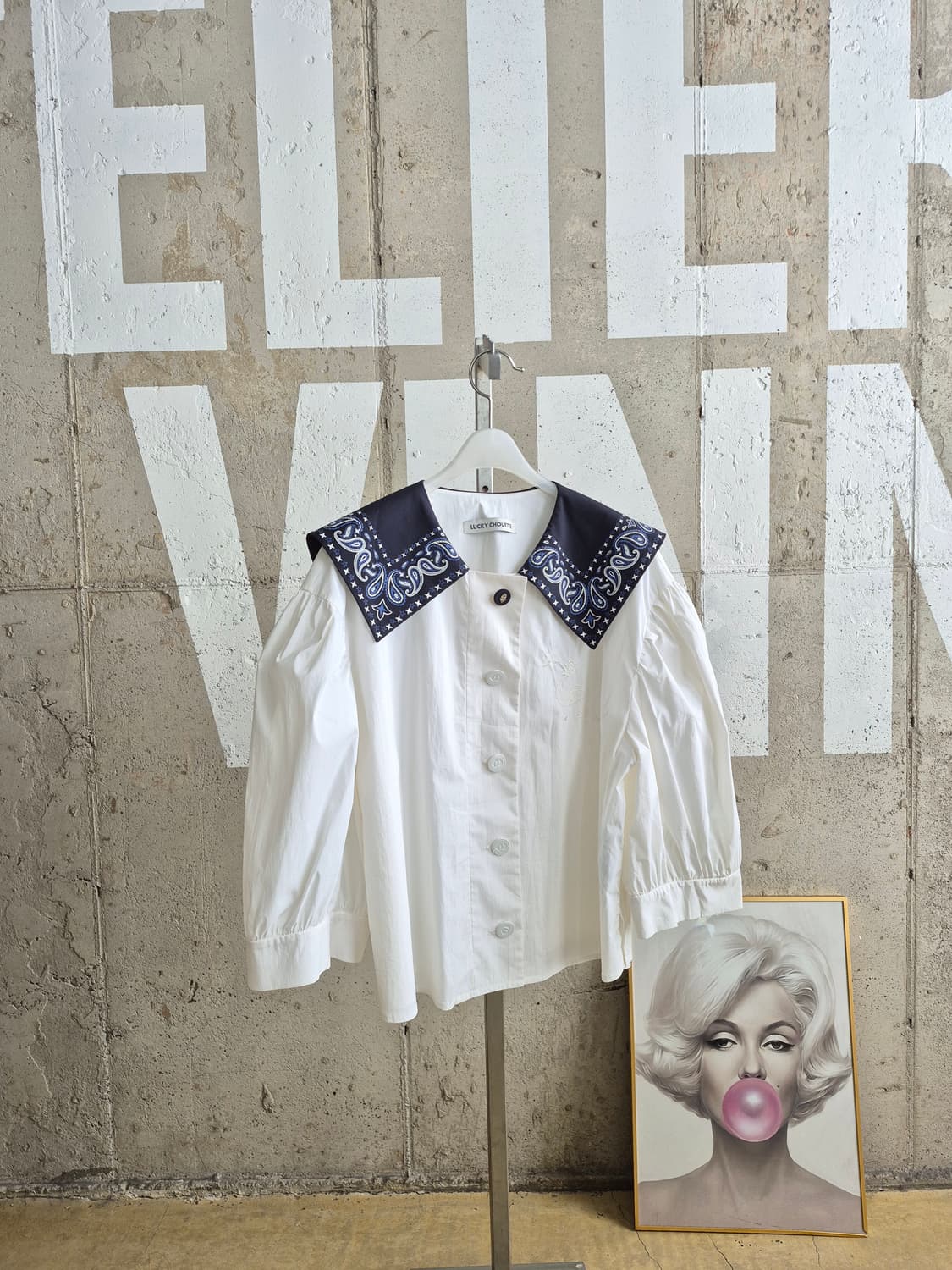 럭키슈에뜨 페이즐리 카라 화이트 블라우스 상품이미지5