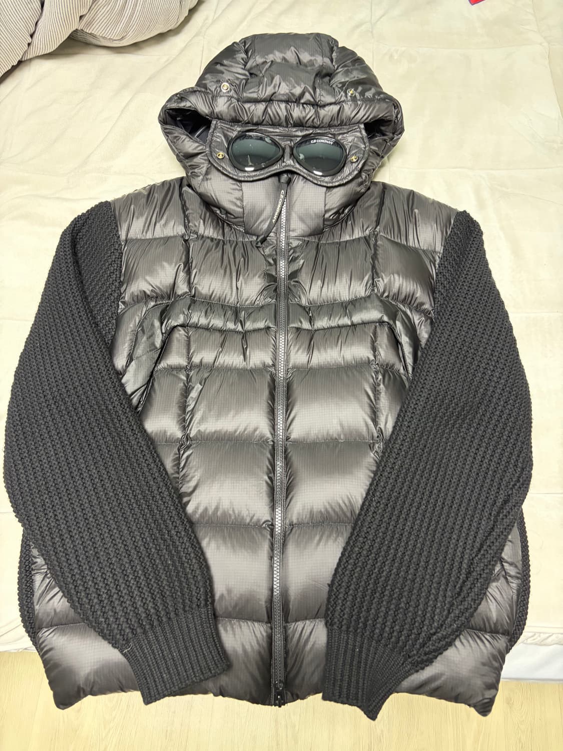 Cp컴퍼니25fw 니트패딩 L사이즈 상품이미지1