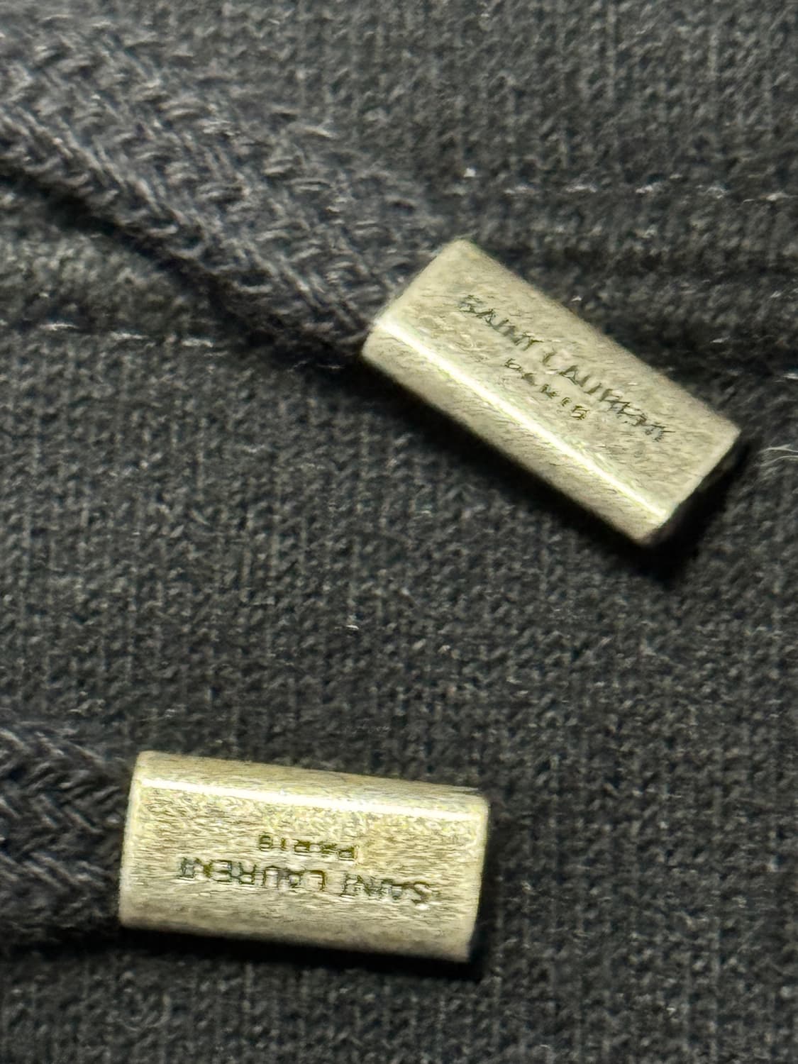 생로랑 50S 시그니쳐 후드 블랙 L 상품이미지3