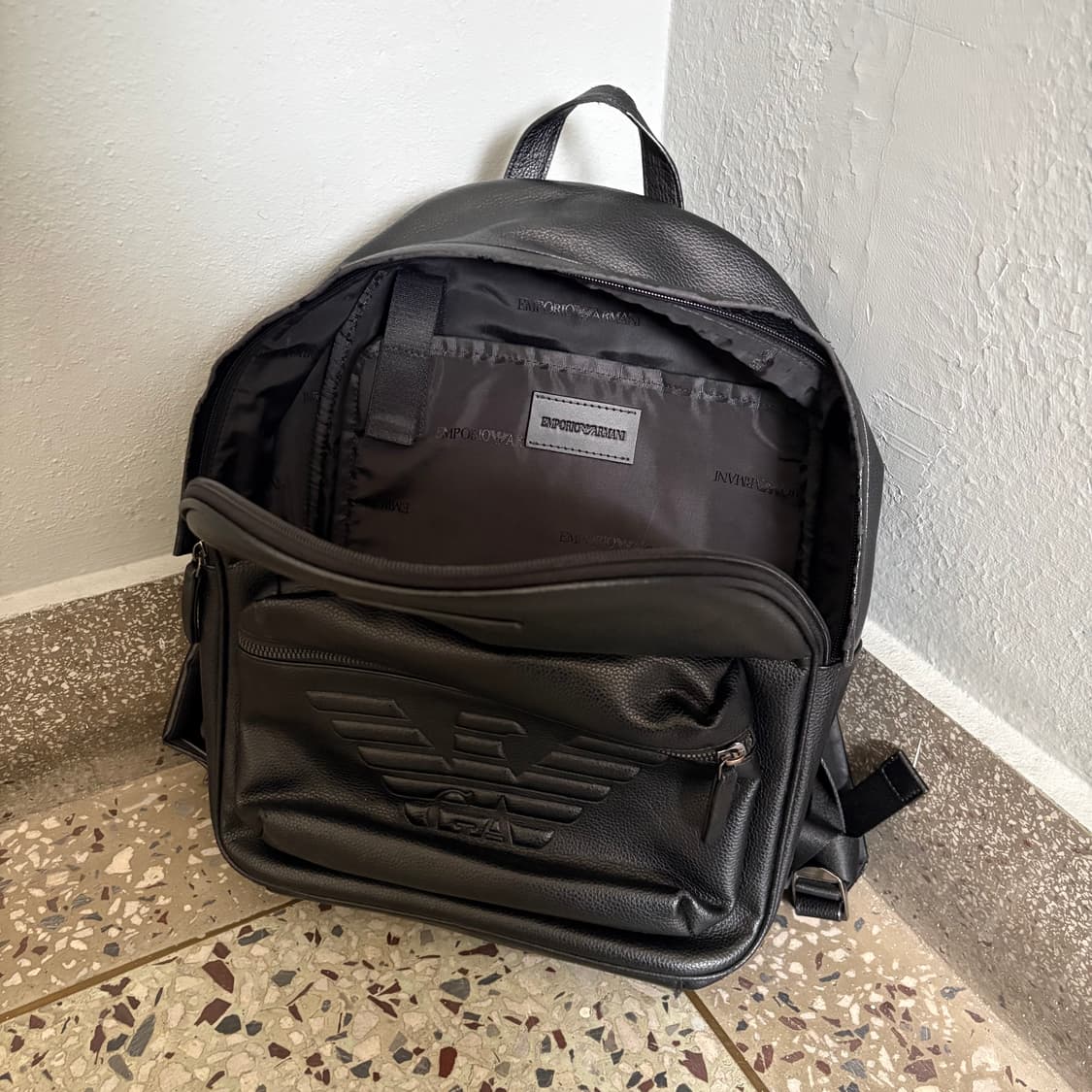 엠포리오 알마니 블랙 레더 백팩 상품이미지5