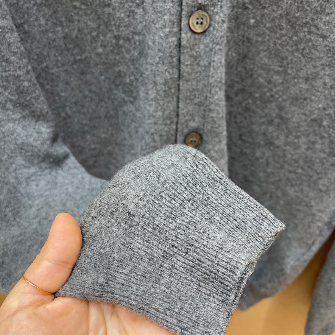 꼼데가르송 레드와펜 차콜 그레이 가디건 상품이미지6