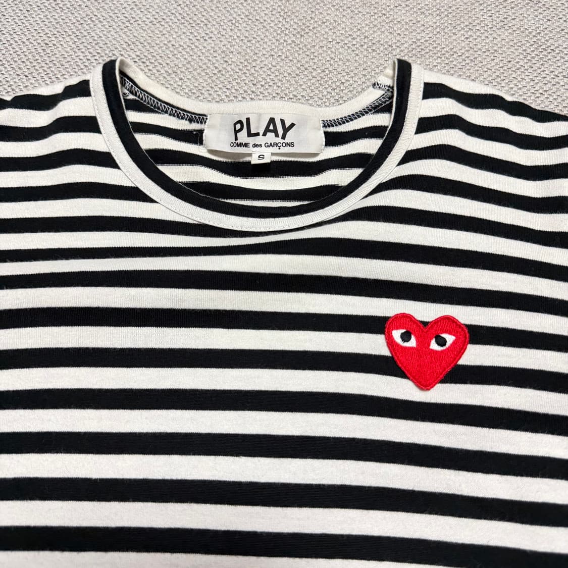 꼼데가르송 스트라이프 레드와펜 롱 슬리브 (우먼스) 상품이미지2