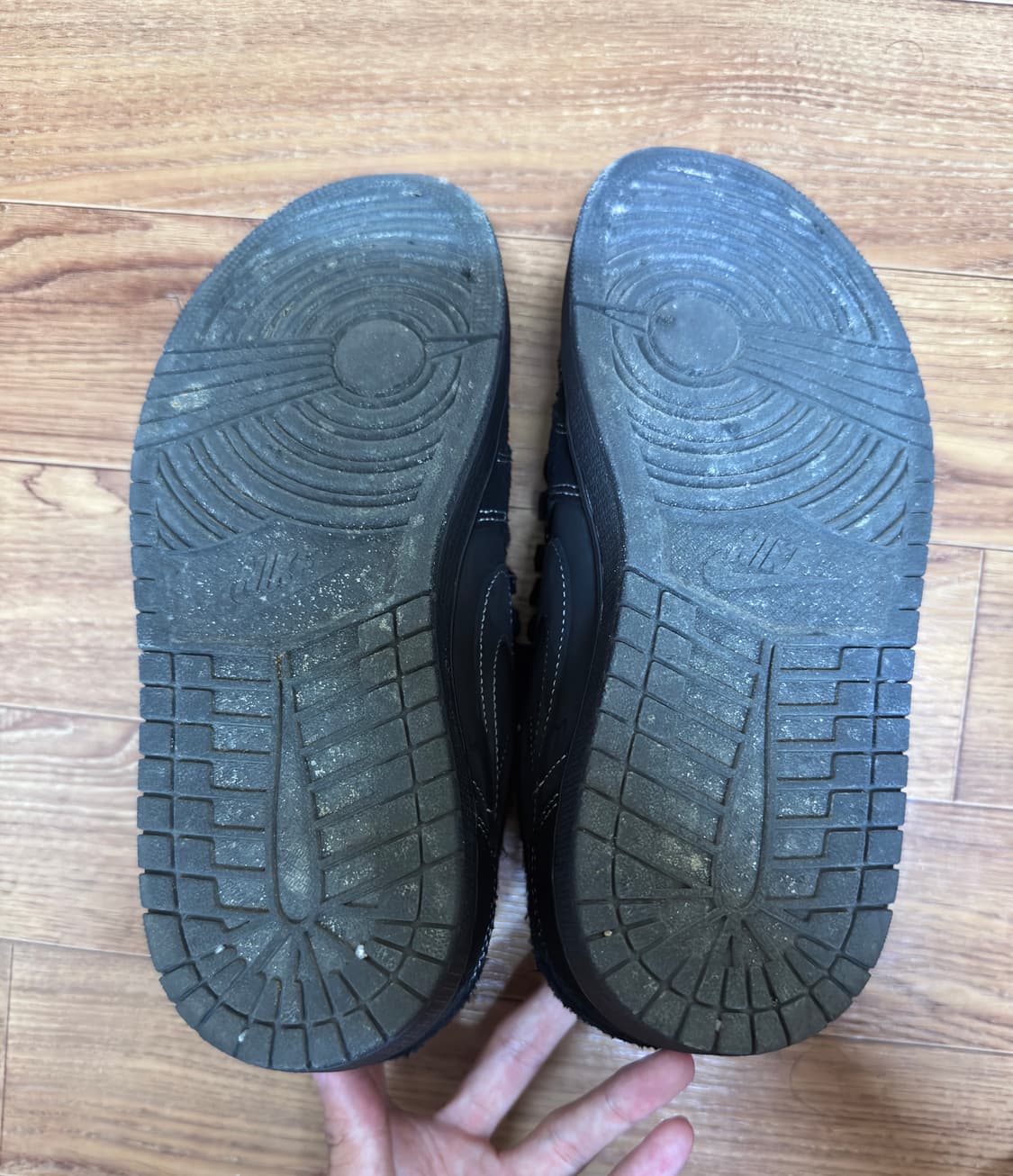 조던 1 트래비스 스캇 블랙 팬텀 (245) 상품이미지3