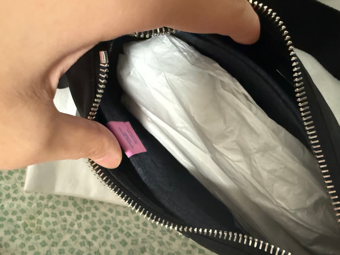 프라다 테수토 호보백 리에디션 블랙(SSS급) 상품이미지4