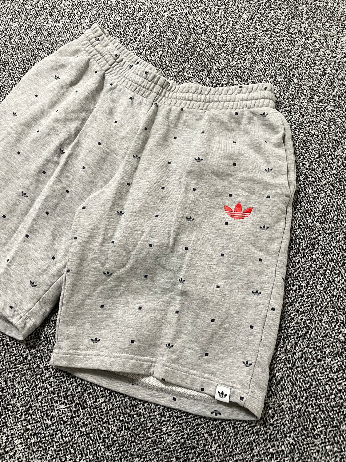 빈티지9. 아디다스 레드 트레포일 도트 패턴 숏팬츠 반바지 스웻 상품이미지2
