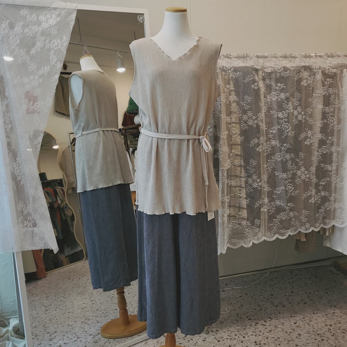 Lutique 벨티드 플리츠 슬리브리스 상품이미지9