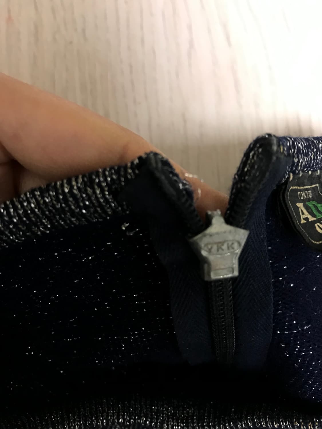 Adorn Ykk 뒤 지퍼 네이비 글리터 메탈릭 니트 베스트 상품이미지2