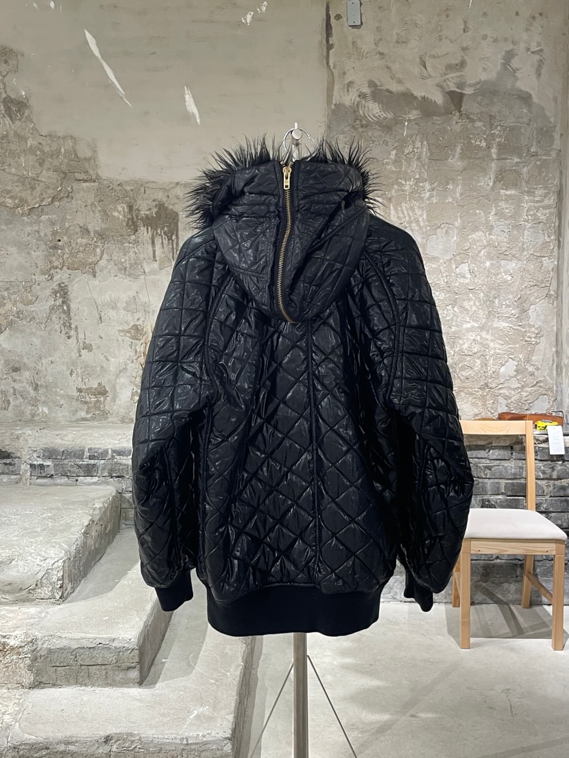 ktz 블랙 퀼팅 글로시 퍼 후디 나일론 점퍼 상품이미지6