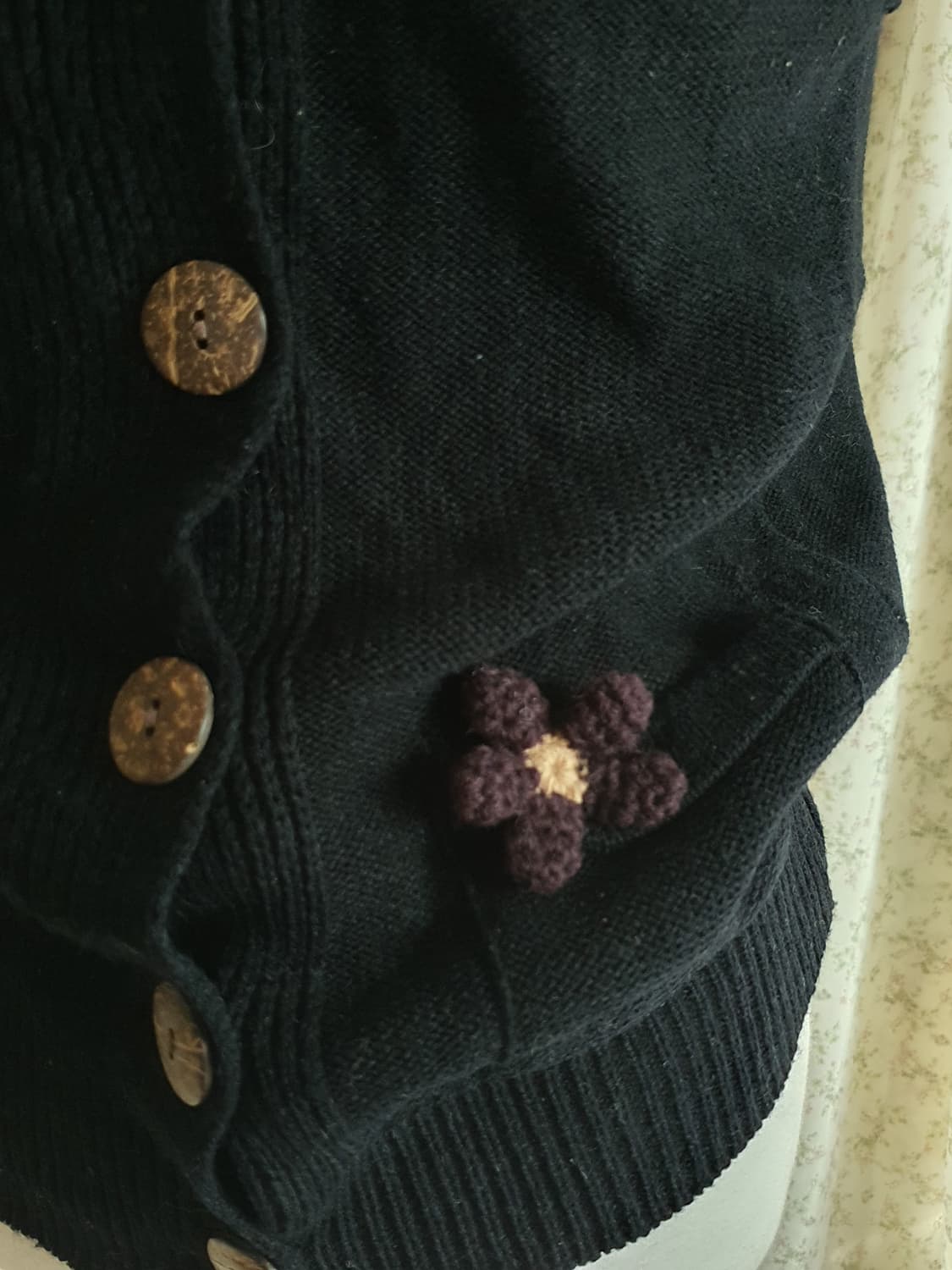 [모리걸] 니트 반팔 가디건 블랙 우드버튼 상품이미지2