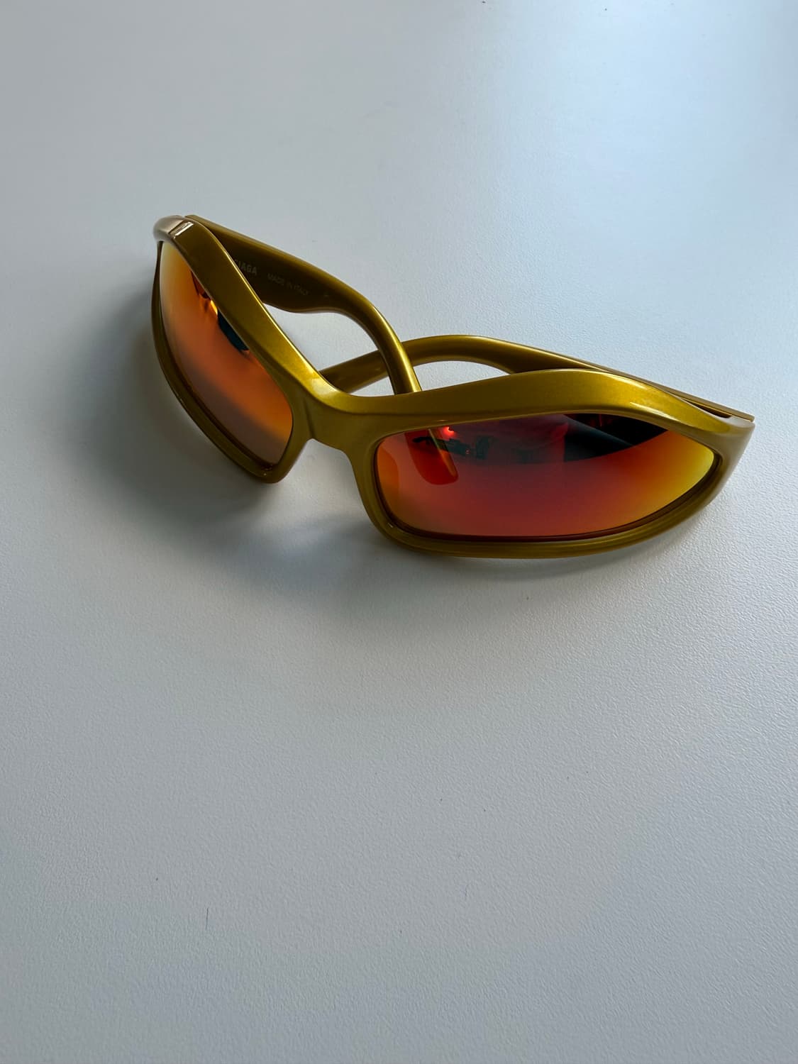 발렌시아가 페넥 오발 선글라스 옐로우 레드 상품이미지8