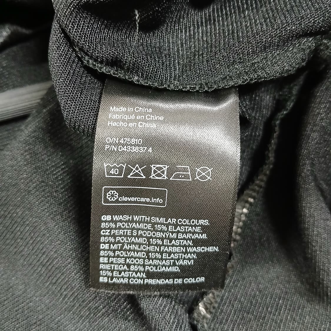 H&M 블랙 벨벳 짚업 점프수트 상품이미지8