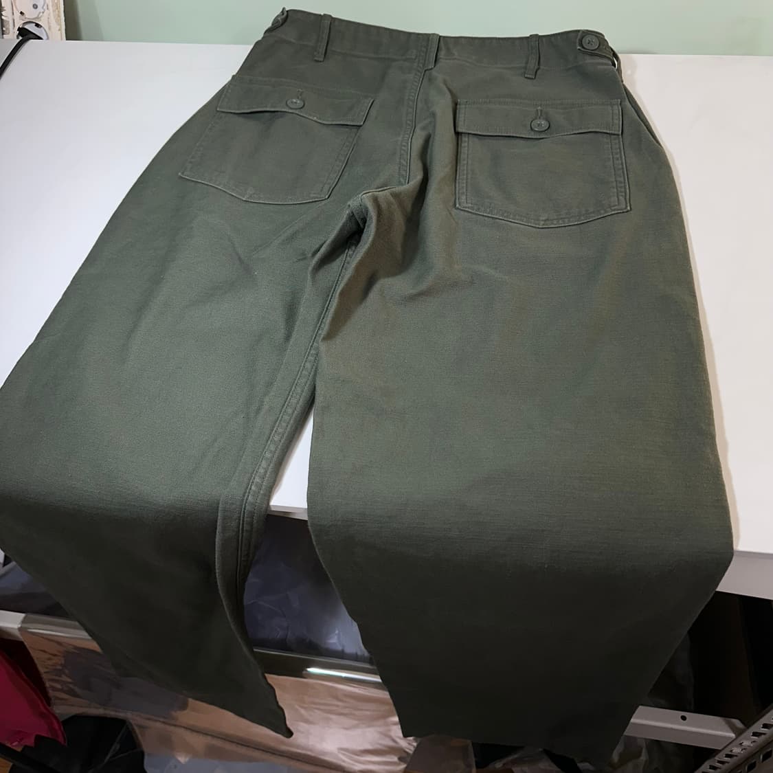 32 L 무신사스탠다드 카키 테이퍼드 레귤러핏 코튼 퍼티그팬츠 상품이미지4