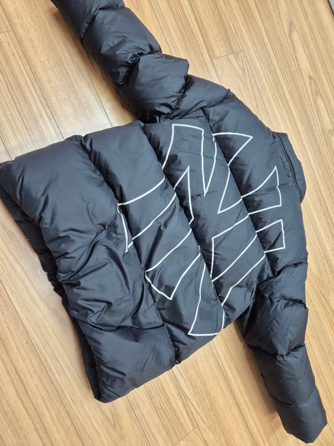 MLB 키즈 뉴욕 양키스 블랙 패딩 120사이즈입니다. 겉면에 뉴욕 양키 상품이미지2