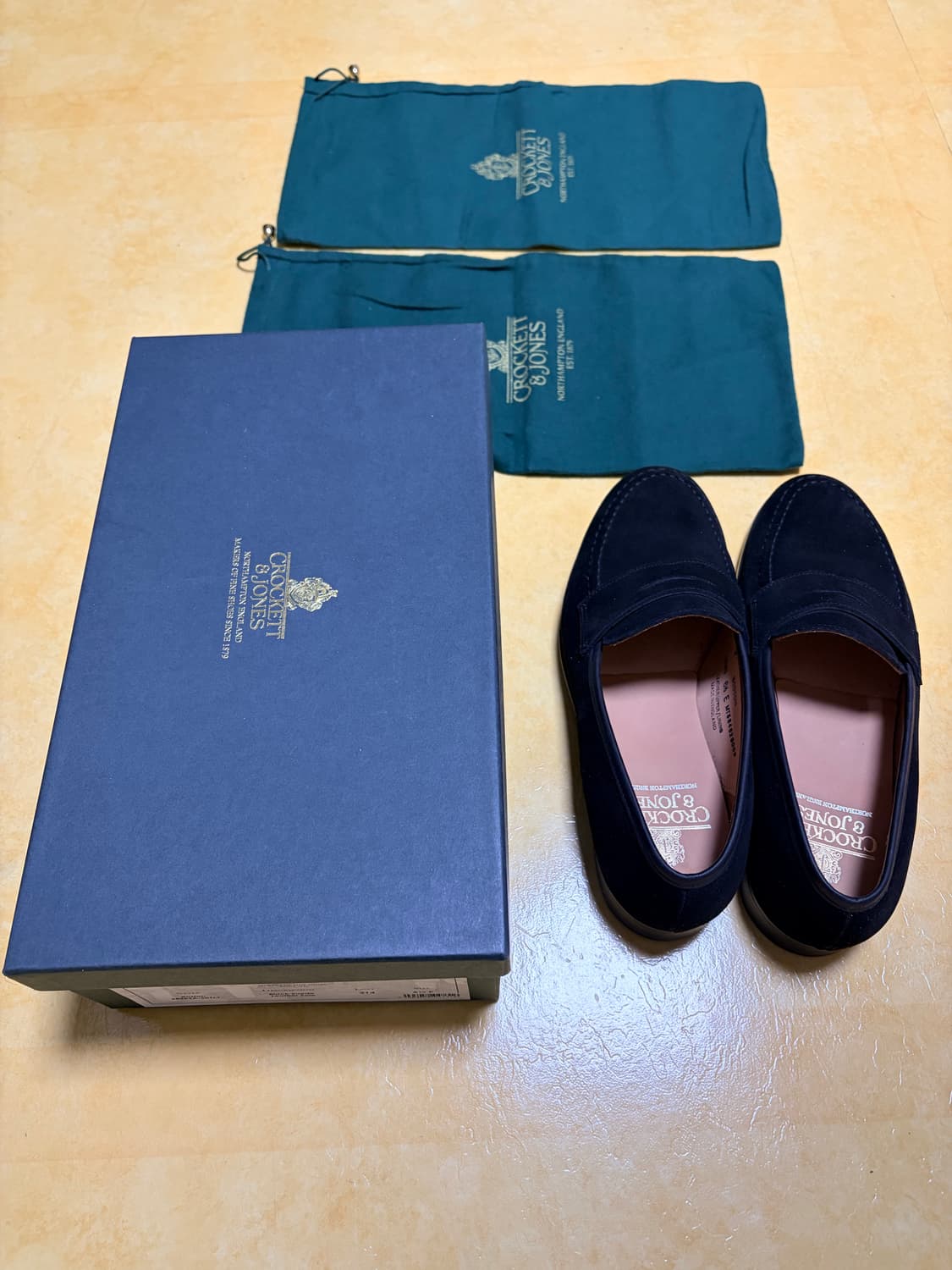 새상품) 크로켓 앤 존스 보스턴 블랙 스웨이드 로퍼 6.5UK 상품이미지1