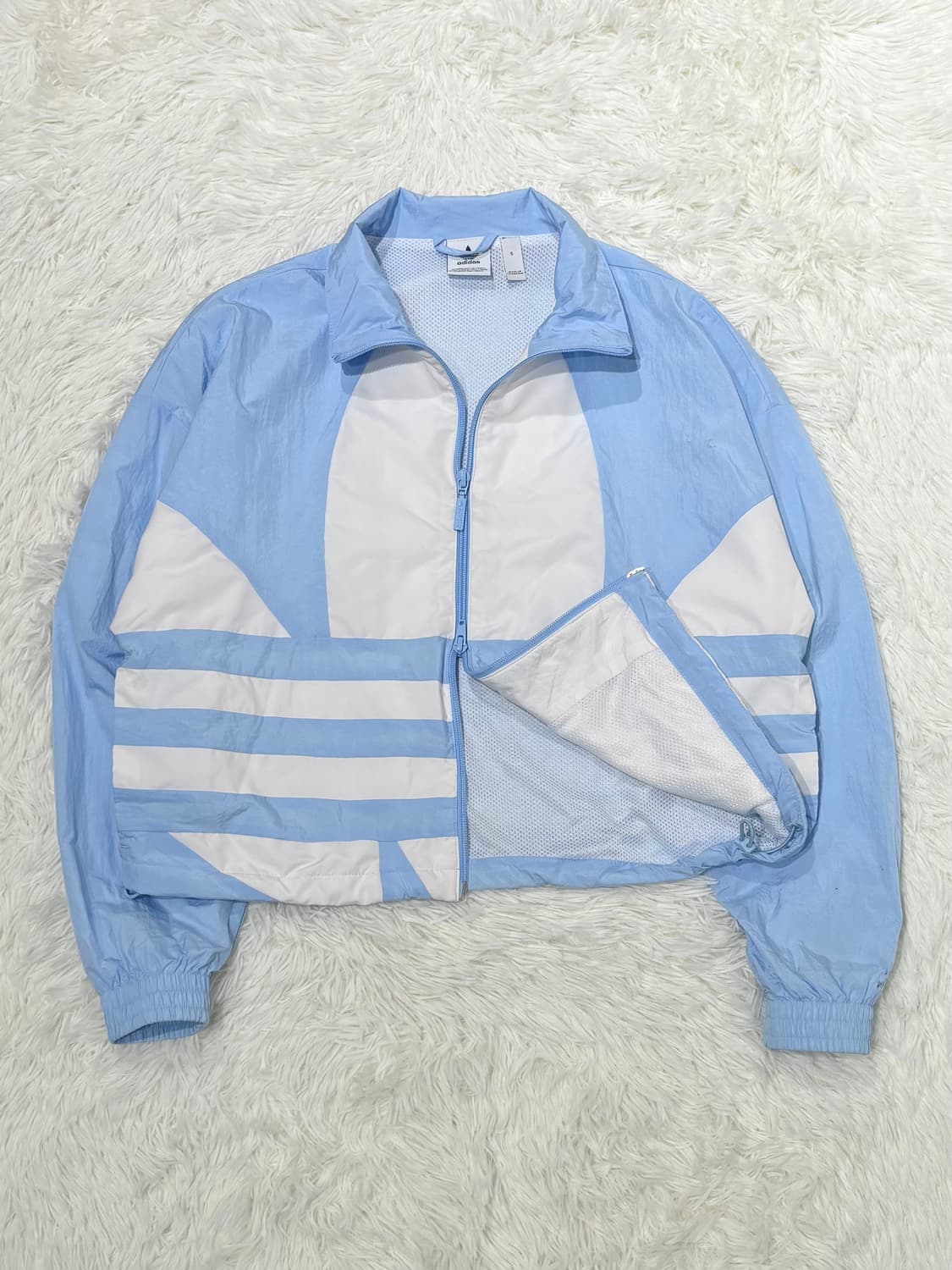 아디다스 베이비블루 빅로고 투웨이 크롭 바람막이 상품이미지4