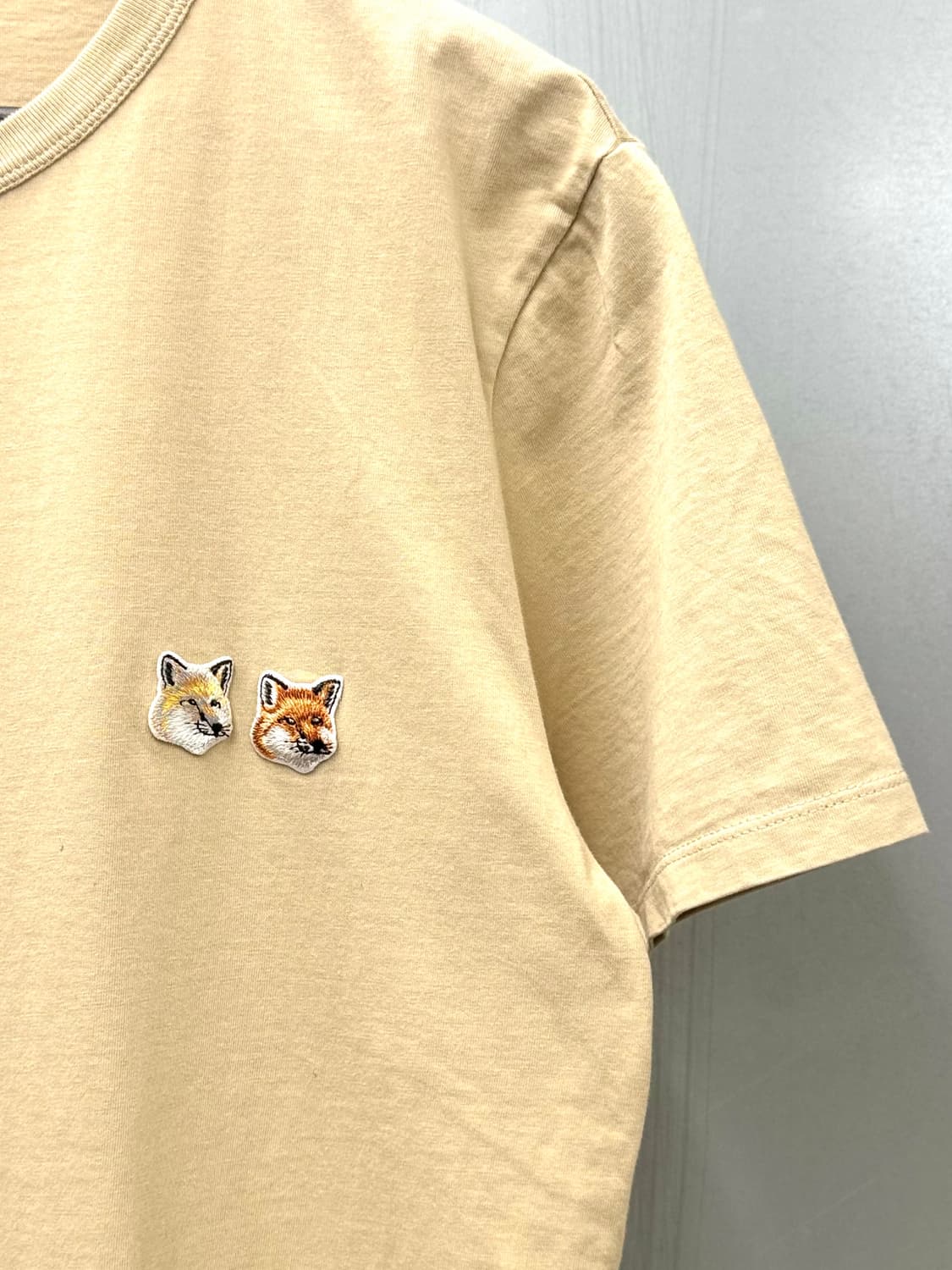 Maison kitsune 메종키츠네 더블폭스 헤드패치 베이지 반소매 티 상품이미지4