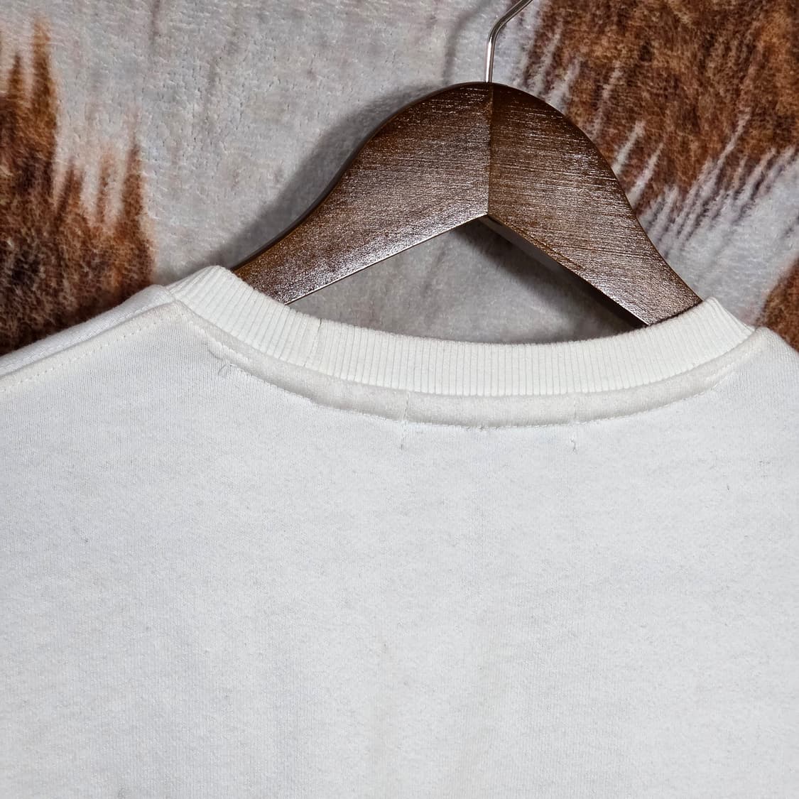 버커루 화이트 맨투맨 상품이미지5