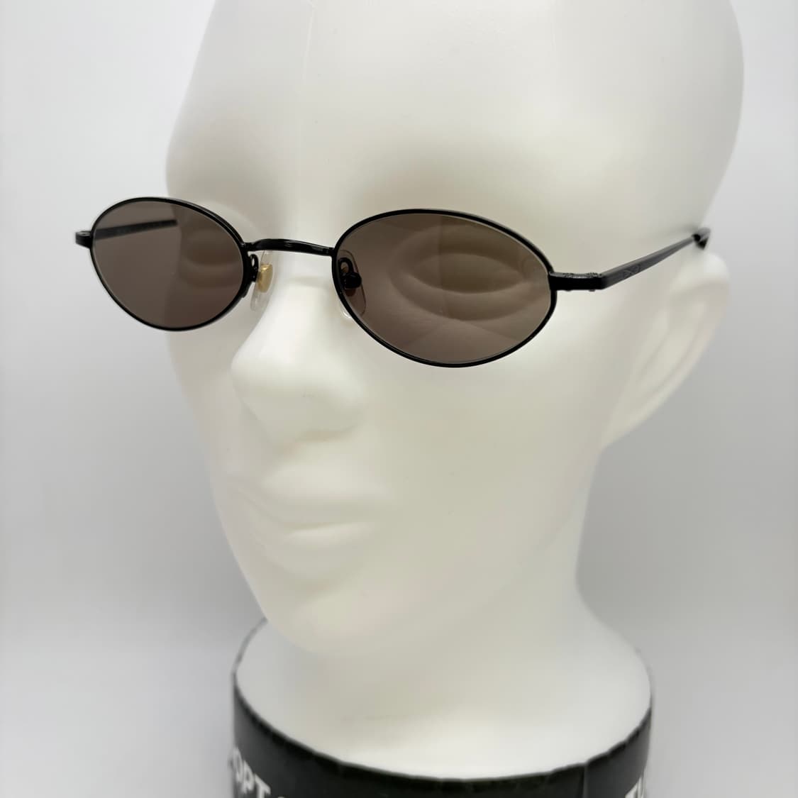 BCBG MAXAZRIA 블랙 오벌 메탈 선글라스 상품이미지6