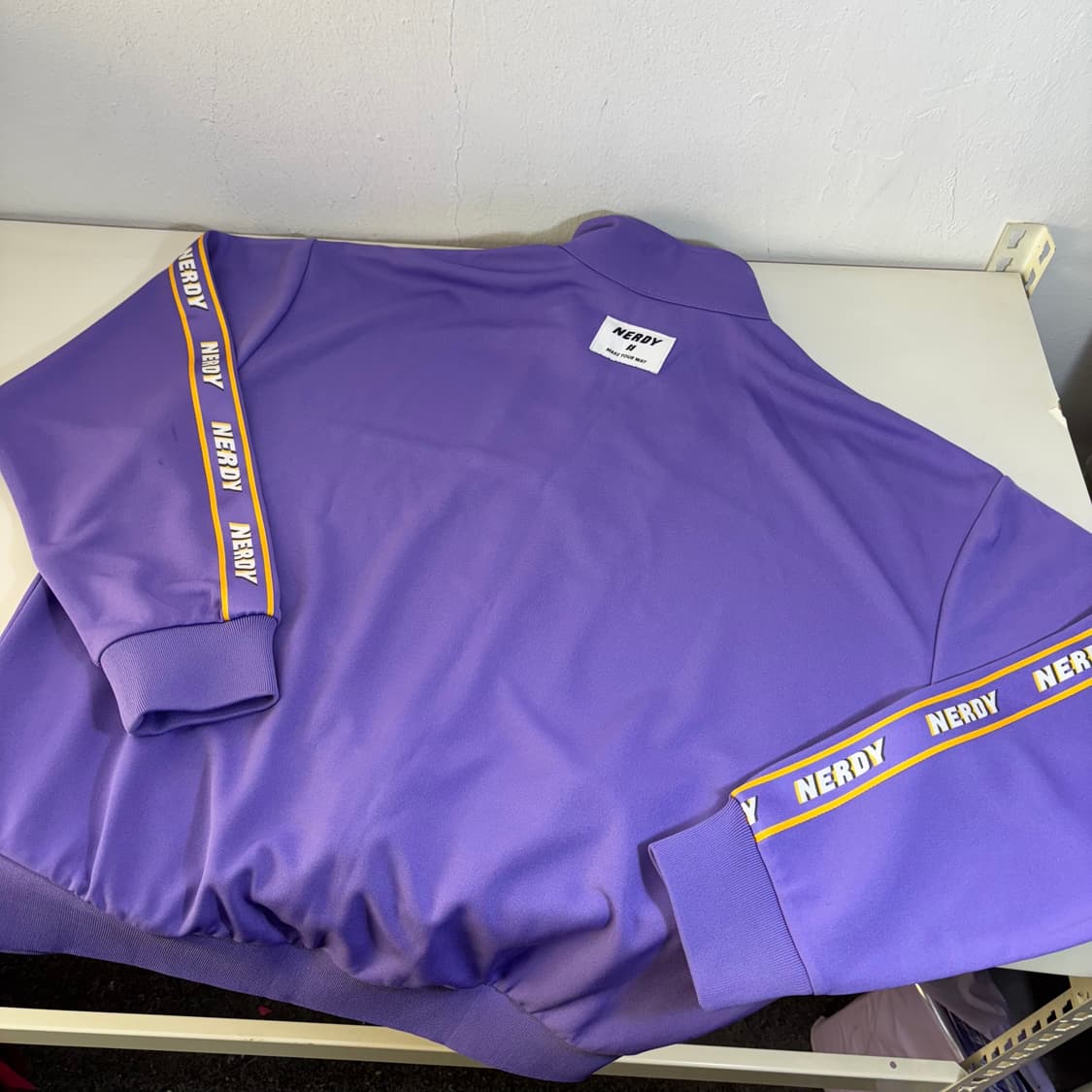 L 널디 파스텔퍼플 사이드로고 오버핏 트랙탑 집업져지 상품이미지3