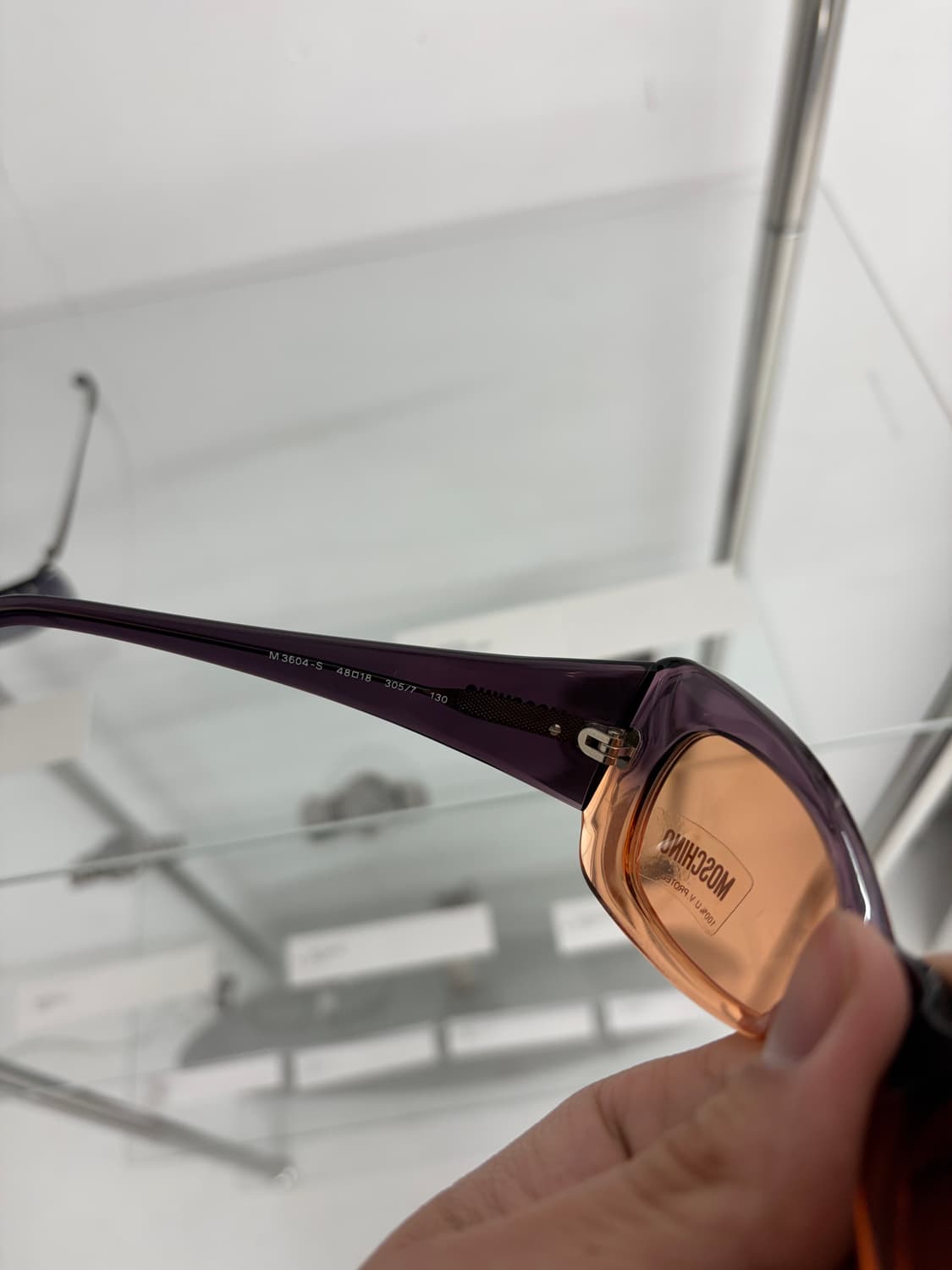 모스키노 투톤 오발 선글라스 상품이미지3