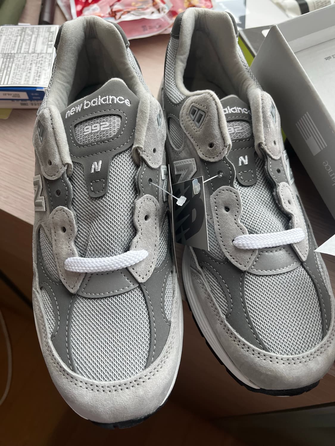 뉴발란스 992 그레이 255사이즈 새상품 팝니다 상품이미지2