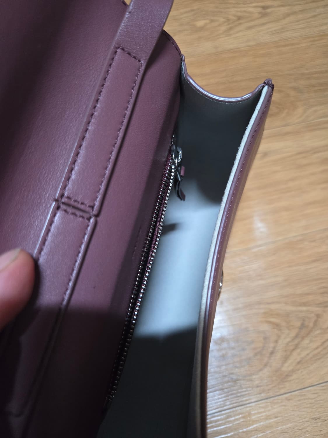 AIOU  앤드아이오유 정품 소가죽 미니 크로스백 상품이미지4