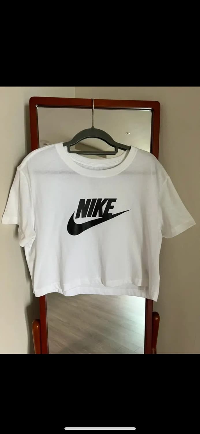 나이키 크롭티셔츠 상품이미지1
