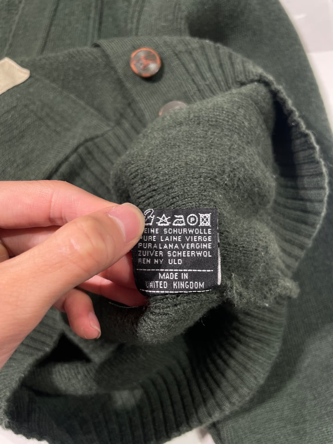 버버리 다크 그린 기마로고 코만도 패치 포켓 가디건 상품이미지9